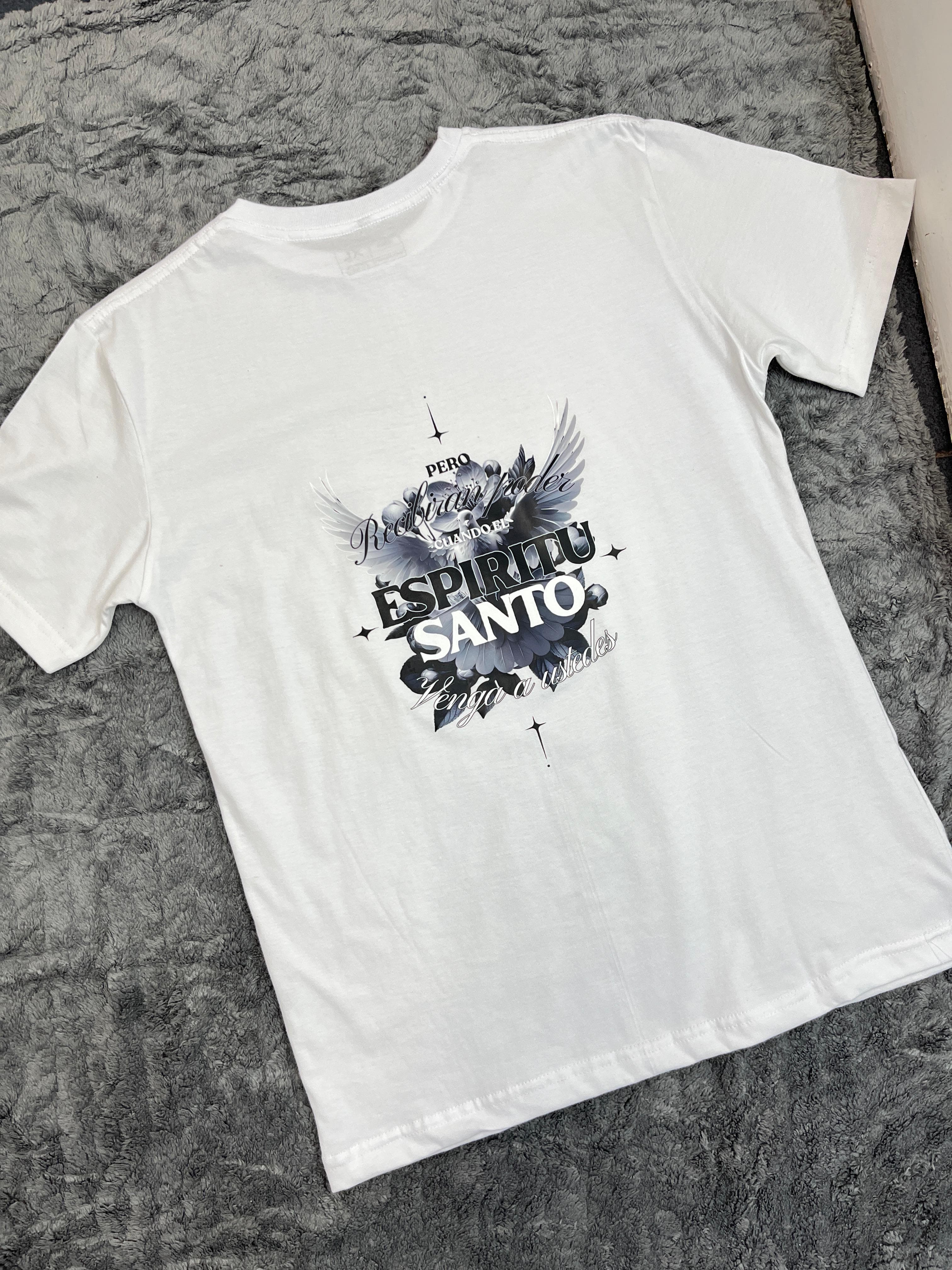 Tee Espíritu Santo — diseño con paloma
